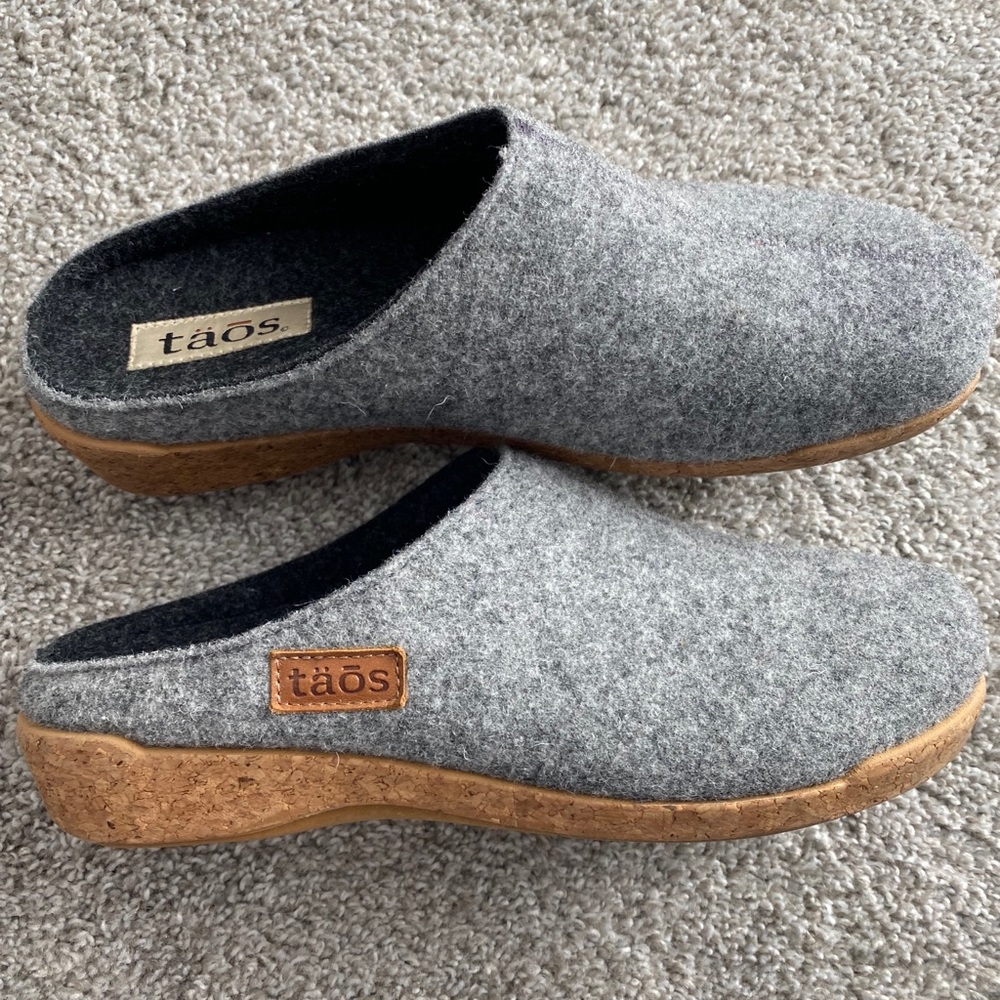 Like NEW Womens Taos clog/slipper (41)